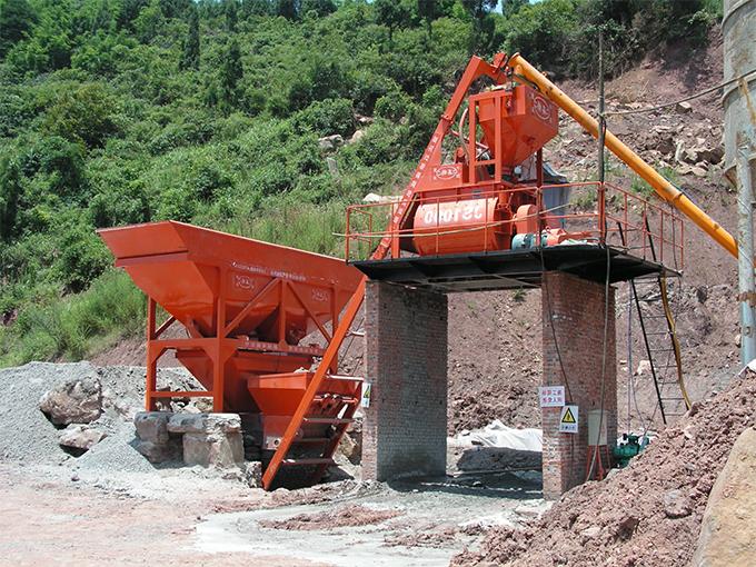 Concrete mixing plant equipment